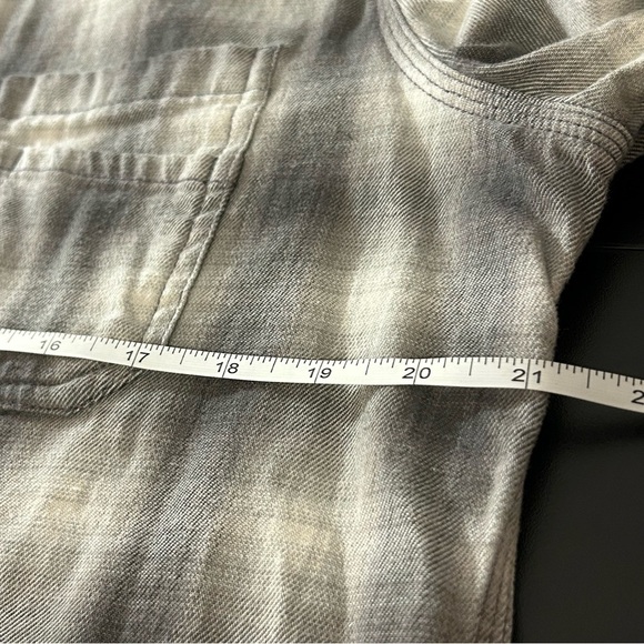 Carhartt Women's Plaid Button Down Shirt Long Sleeve Gray Size Large - Picture 7 of 8
